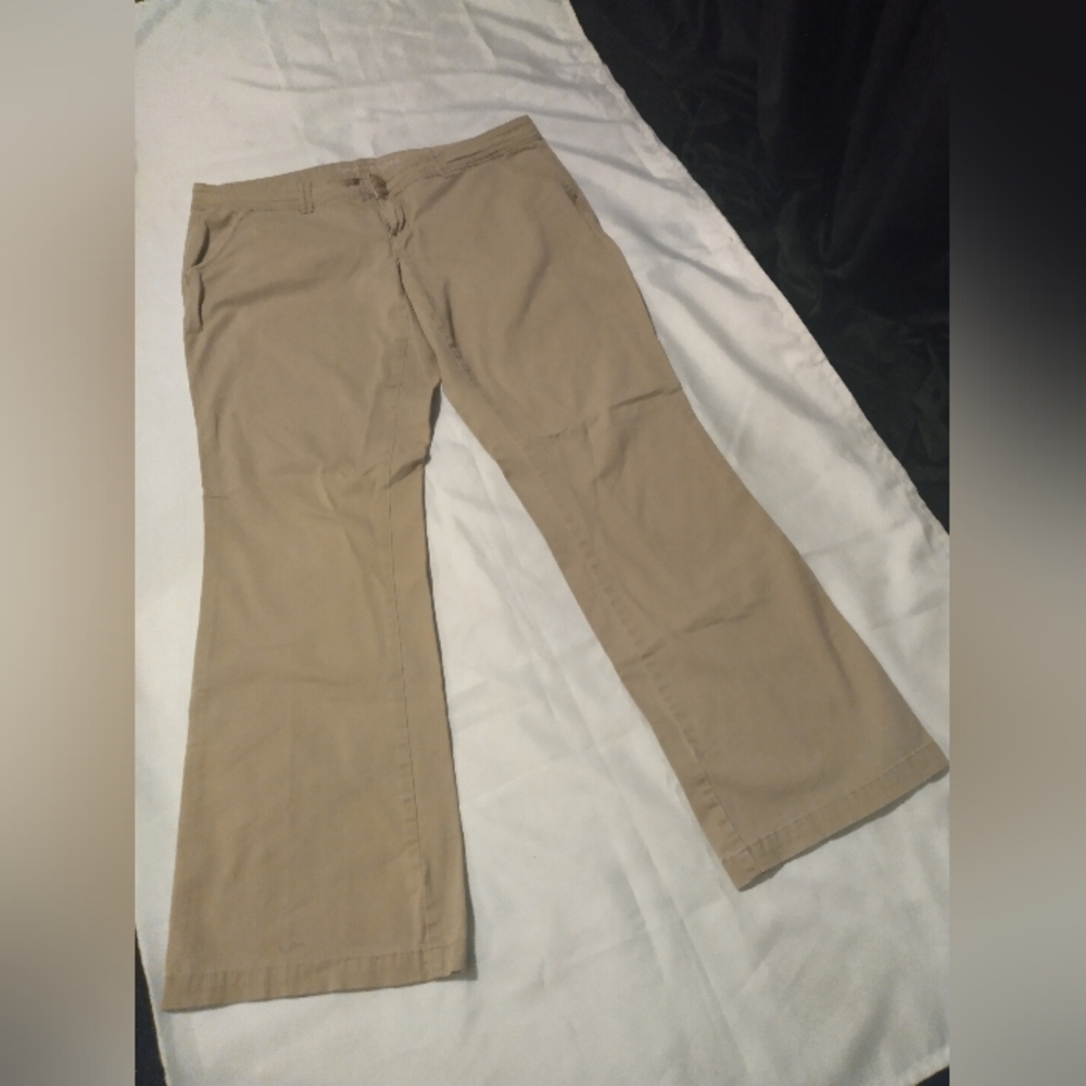 ♥️3/$15 Women's Maurices Tan Pants